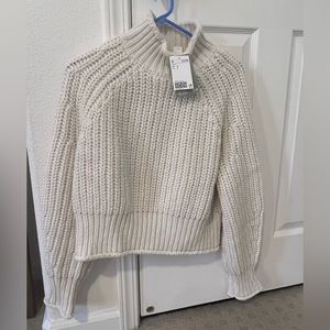 H&M Knit Turtleneck Sweater in Ivory Size Small